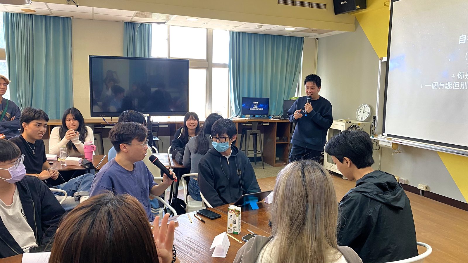 尋路計畫大學課堂：學生分組討論與分享