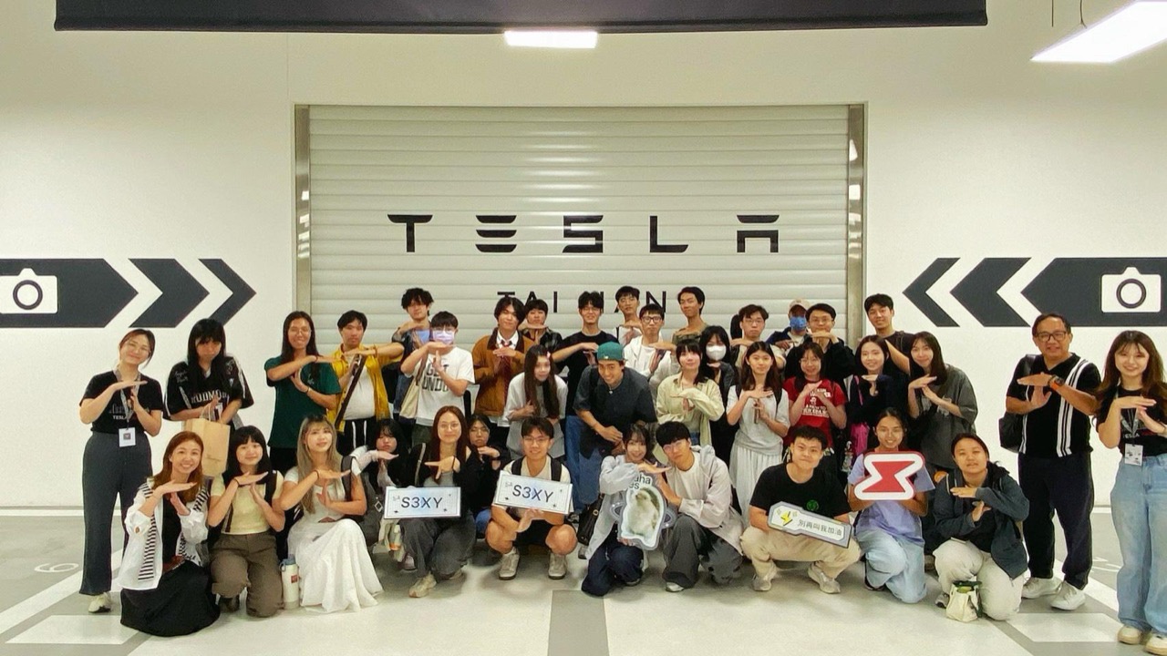 成功大學學生參與 Tesla 企業參訪合影